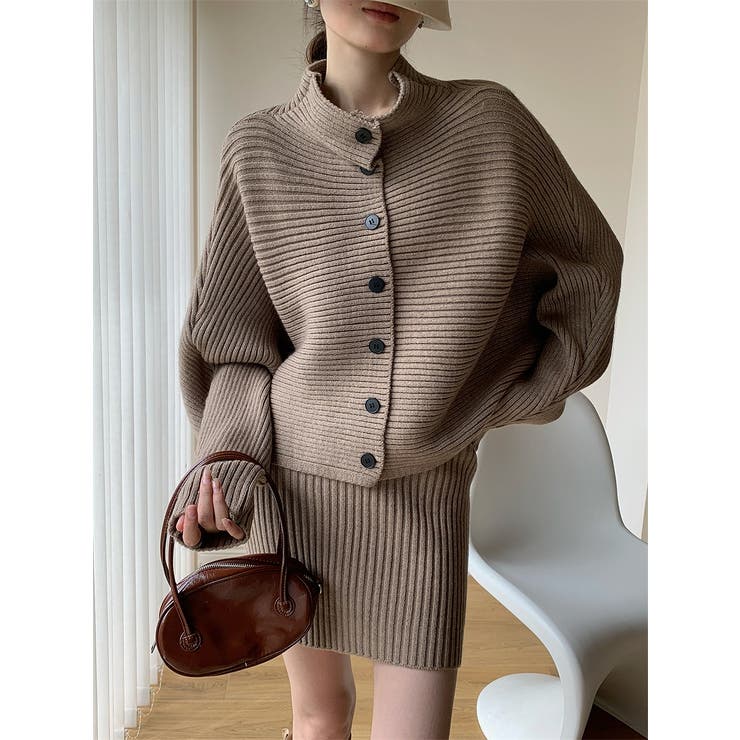 ライトブラウン | シングルブレストニットトップスショートスカートセットアップ | Ulysses