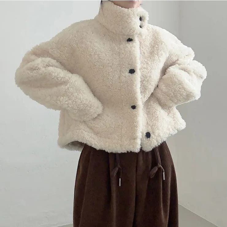 ライトベージュ | スタンドカラーショート羊羔毛ジャケット | Ulysses