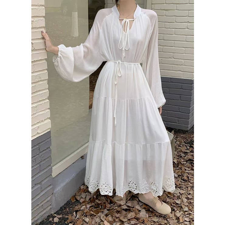 ホワイト | パンチングレースリボンVネック長袖ワンピース | Ulysses
