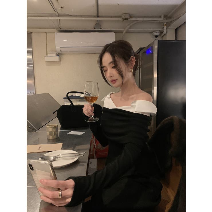 ブラック | 襟付き切り替えオフショルダートップス | Ulysses