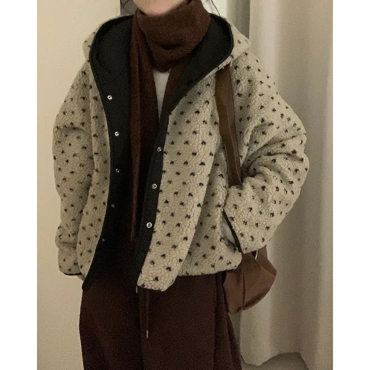 ベージュ | フード付きリバーシブルボアジャケット | Ulysses