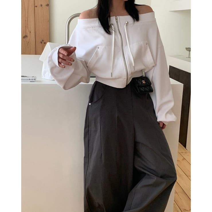 オフホワイト | スウェットジップ付きオフショルダートップス | Ulysses