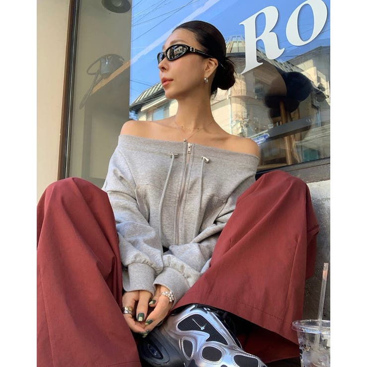 グレー | スウェットジップ付きオフショルダートップス | Ulysses