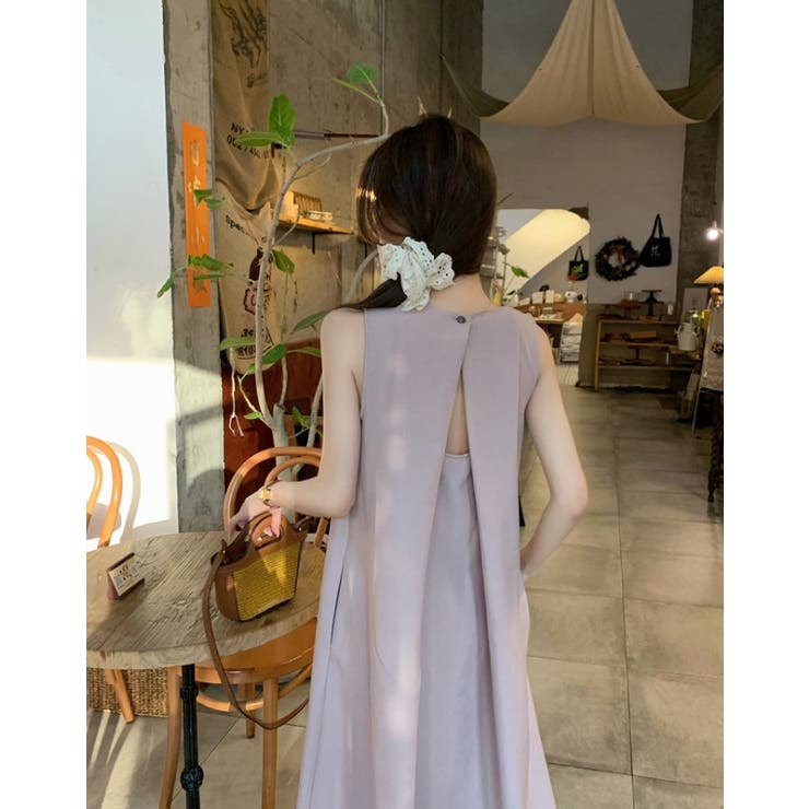 バック中空クルーネック袖なしワンピース | Ulysses | 詳細画像2 