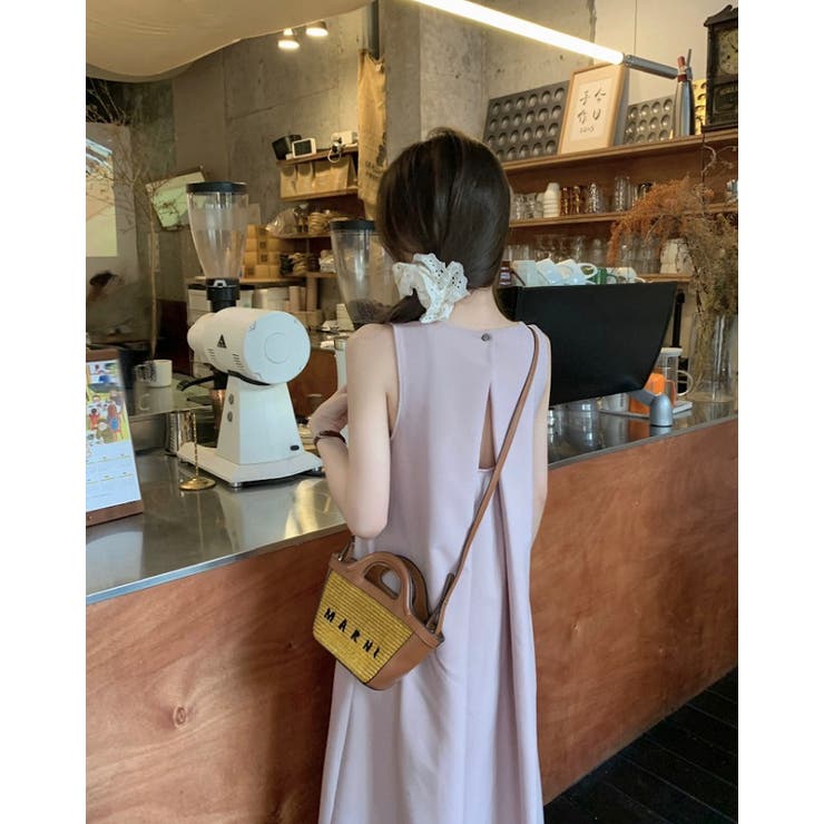 バック中空クルーネック袖なしワンピース | Ulysses | 詳細画像3 