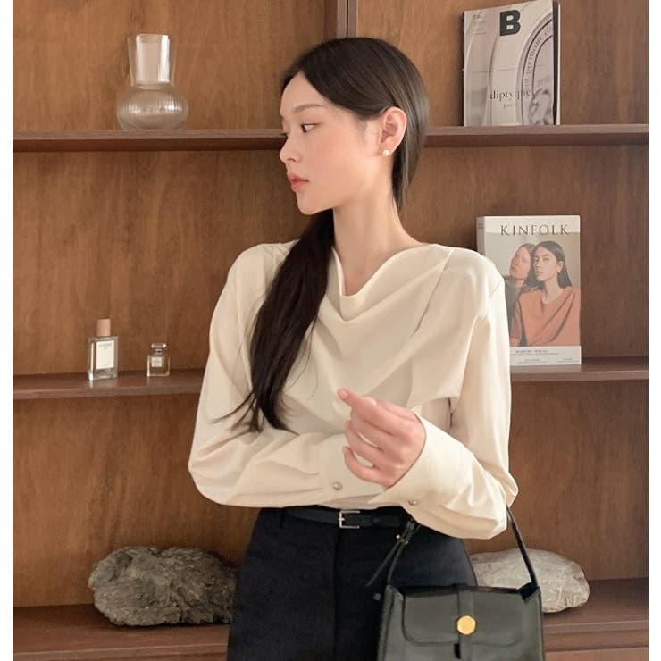 イレギュラーネックボタン付き無地トップス | Ulysses | 詳細画像1 