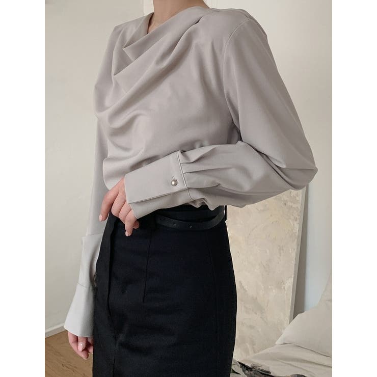 ライトグレー | イレギュラーネックボタン付き無地トップス | Ulysses