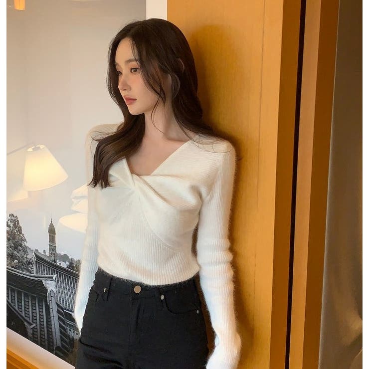 オフホワイト | デザインVネック無地ニットトップス | Ulysses