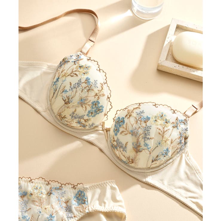 ライトベージュ | ボタニカル柄のレースが華やか Botanic Garden | une nana cool