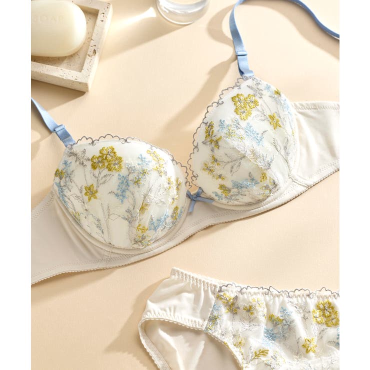 アイボリー | ボタニカル柄のレースが華やか Botanic Garden | une nana cool