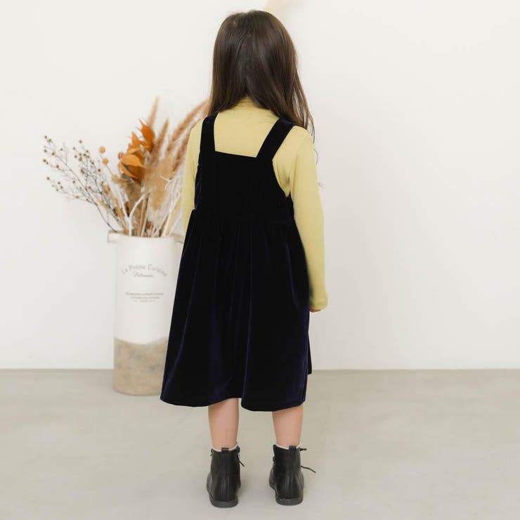 タートルネックトップス＋ベルベット調サロペットスカートセット[品番