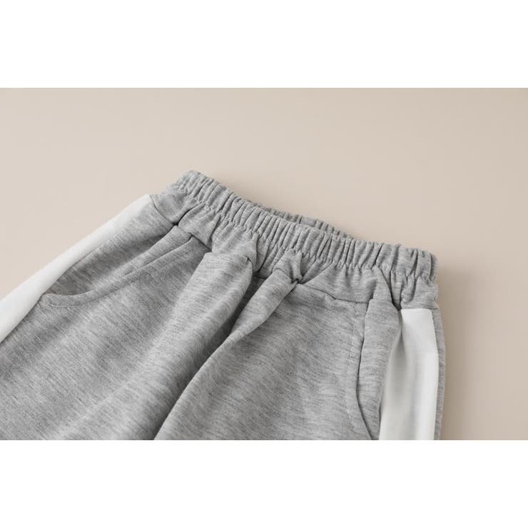 ショート丈パーカー＋サイドラインワイドスウェットパンツ