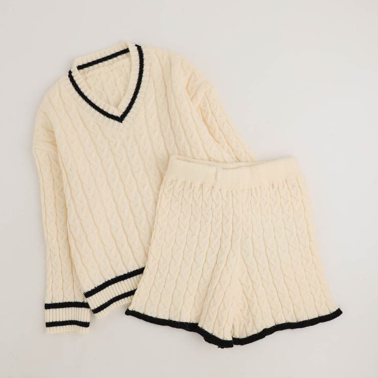 アイボリー | 【2点セット】ラインデザインツイストケーブルニットトップス＋ショートパンツ | URBAN CHERRY