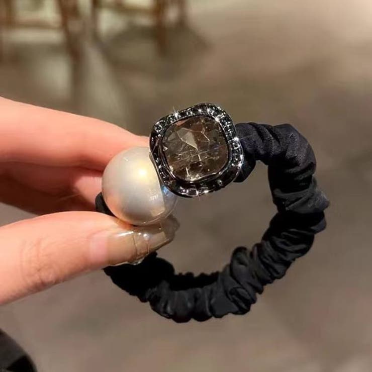 OWH | シュシュ 大粒ビジューとパール付きシュシュ ヘアゴム | VICTORIA