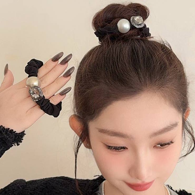 シュシュ 大粒ビジューとパール付きシュシュ ヘアゴム | VICTORIA | 詳細画像4 