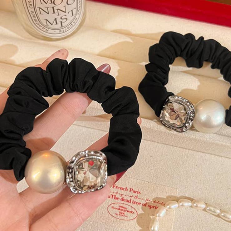 シュシュ 大粒ビジューとパール付きシュシュ ヘアゴム | VICTORIA | 詳細画像9 