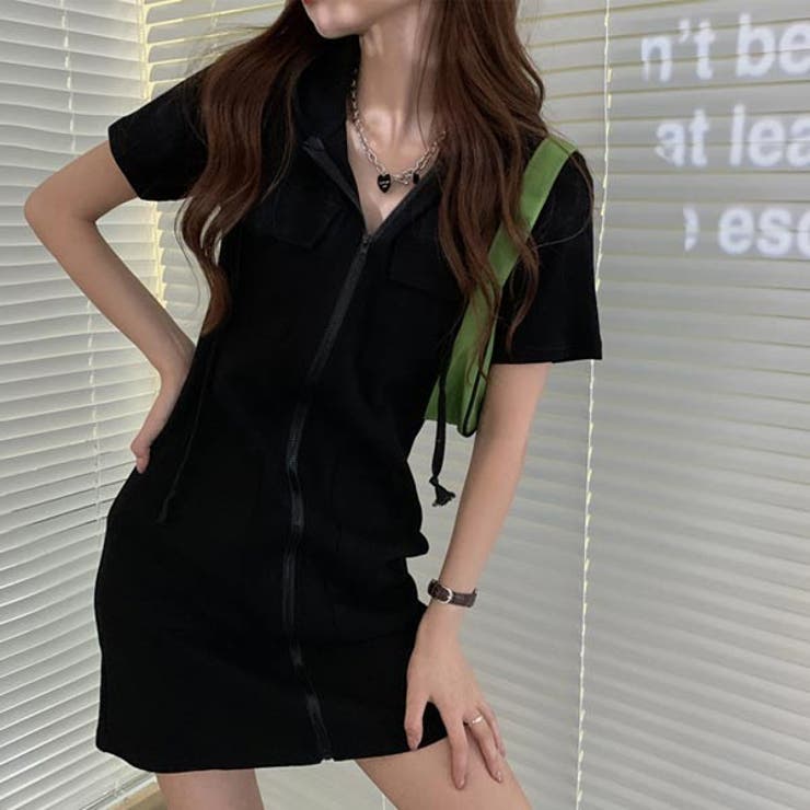 ミニワンピース  ドレス　半袖ワンピース　Vネック　きれいめ  夏服コーデ　新品 ミニワンピース ジップアップ 半袖[品番：VCTW0004497