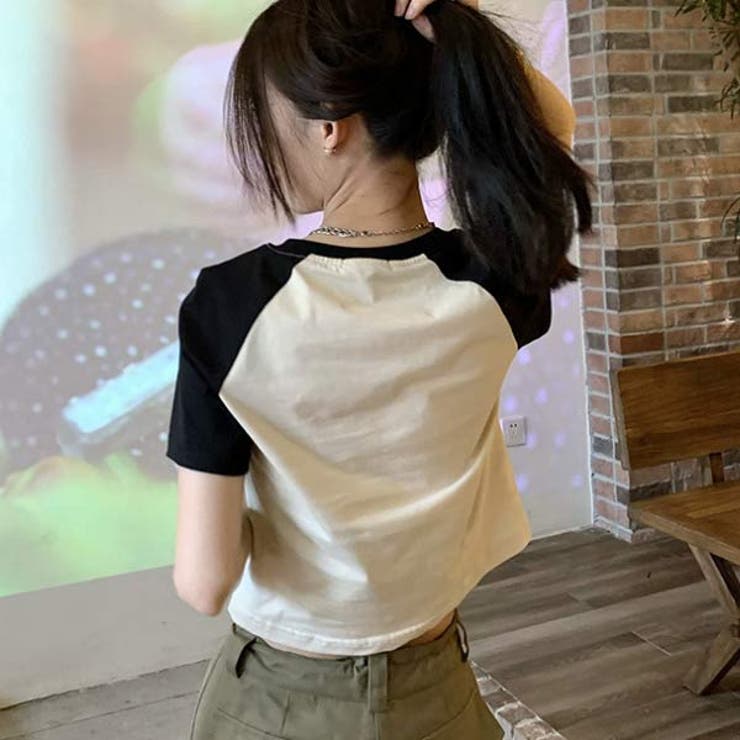 レディース　クロップドTシャツ　トレーニングウエア