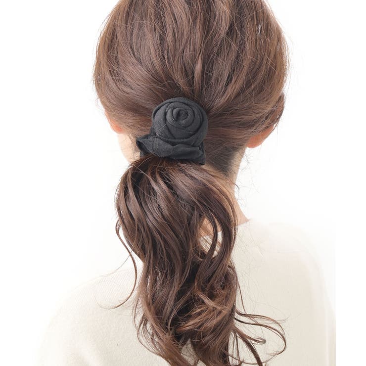 ブラック | シュシュ ローズモチーフ スエード調 | VINGTAINE