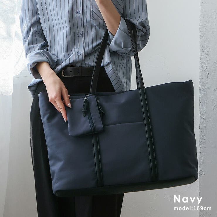 ネイビー | ポーチ付きナイロンビッグトートバッグ | Vita Felice