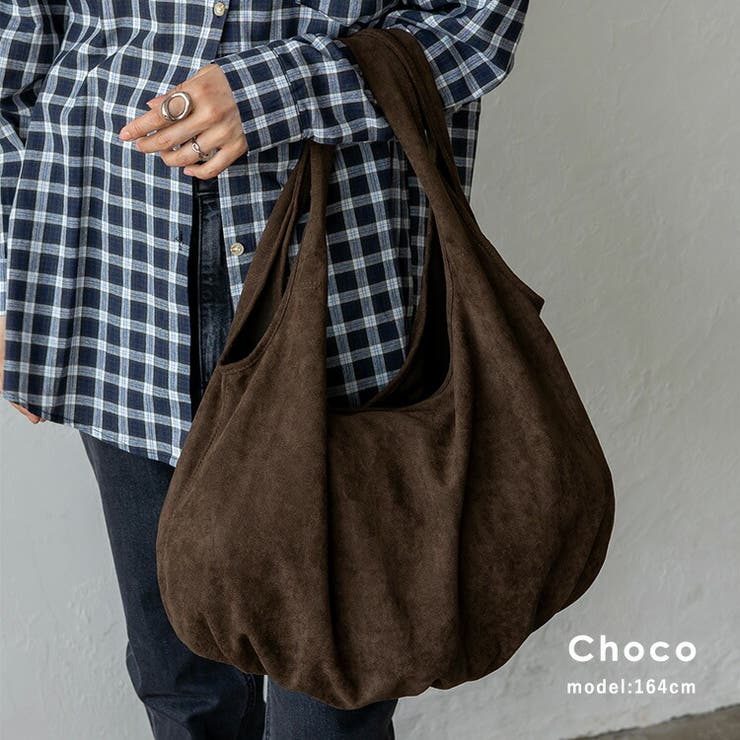チョコ | スウェード調バルーントートバッグ（ポーチ付き） | Vita Felice