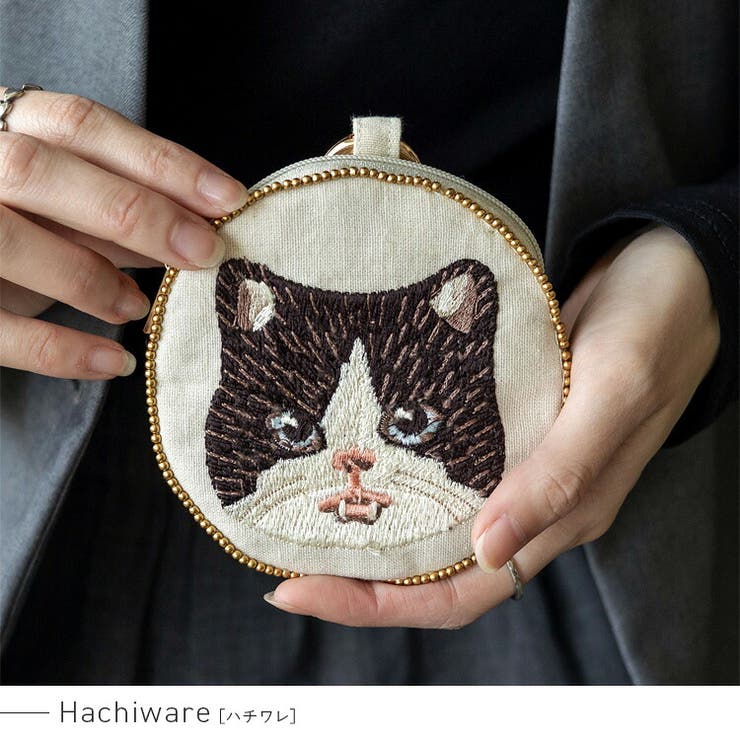ハチワレ | ネコ刺繍＆ビーズラウンドミニポーチ | Vita Felice