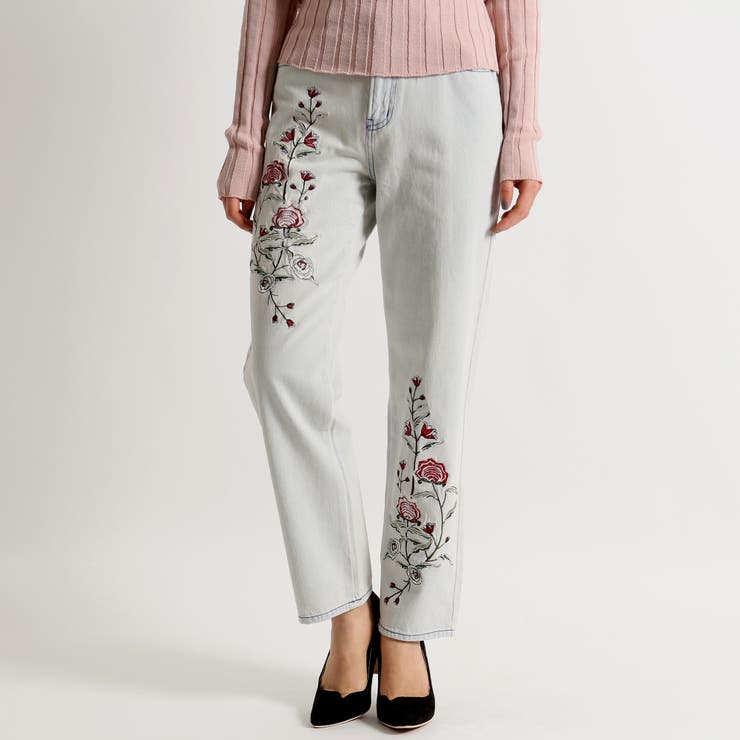 whover（フーバー）デニムサイズ32 ピンク星型刺繍デニムフレアパンツ