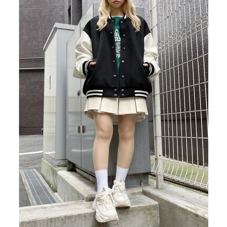 新品★タグ付き　ダーリッチ　グラフィックオーバースタジャンWHT 新品☆タグ付きダーリッチグラフィックオーバースタジャンWHT