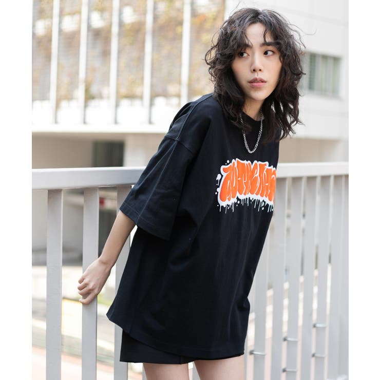 ブラック | アクセ付きグラフィックTシャツ メンズ レディース | WEGO【WOMEN】