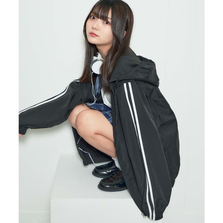 黒 フード付きパーカー WALK THE LINEフォトカード付き ラインフード付きパーカー 秋 冬[品番：WG010085551]｜WEGO