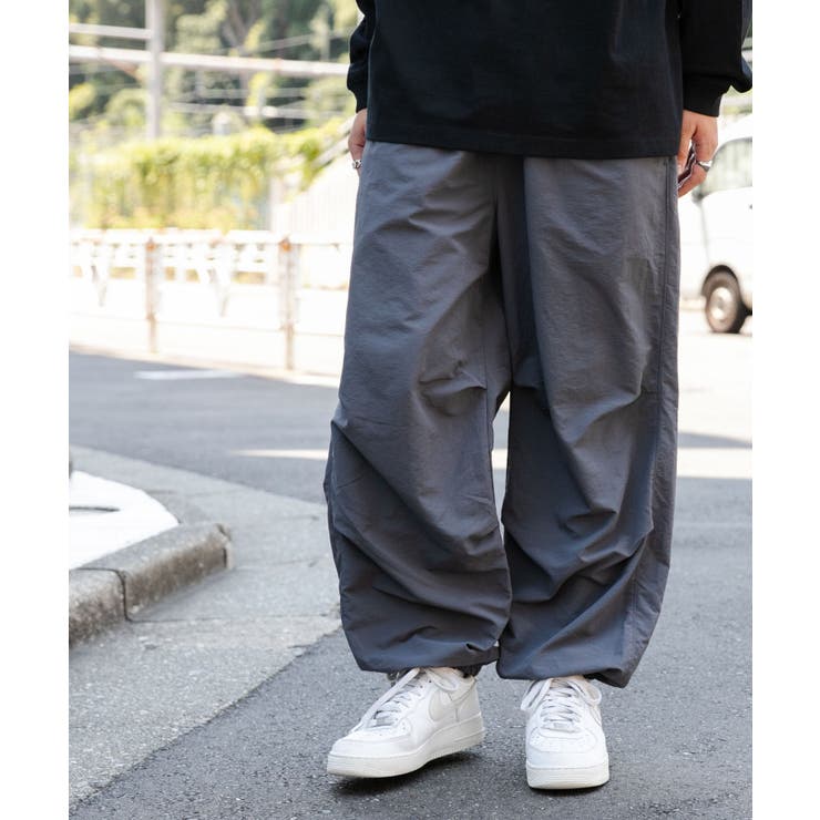 ダークグレー