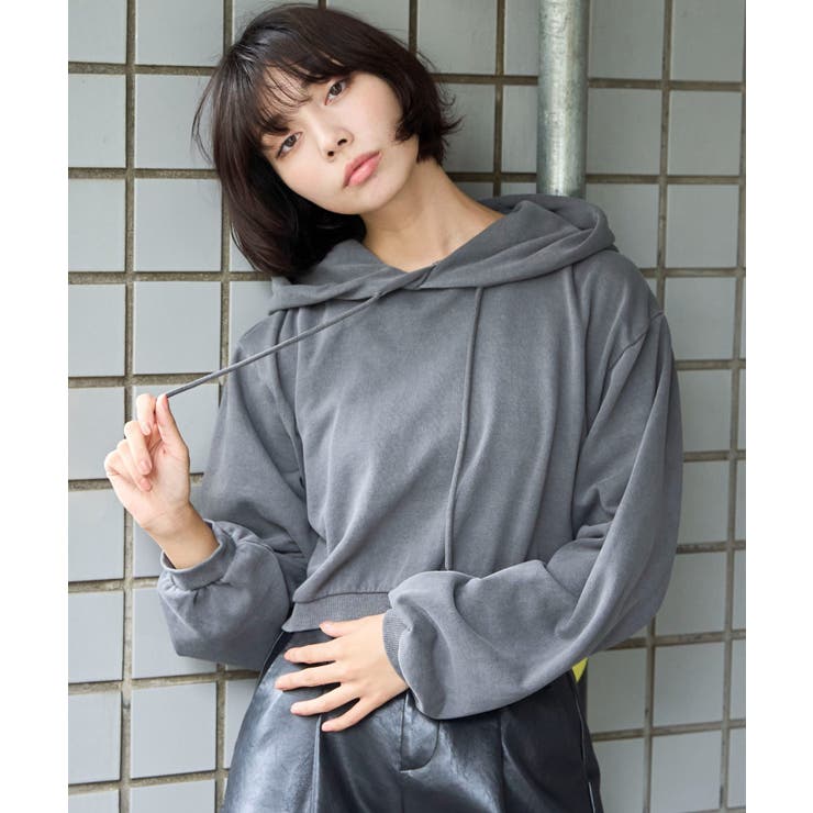 ピグメントショートグラフィックプルパーカー[品番:WG010092643 ピグメントショートグラフィックプルパーカー[品番:WG010092643