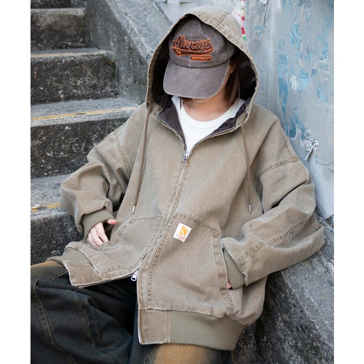 ベージュ