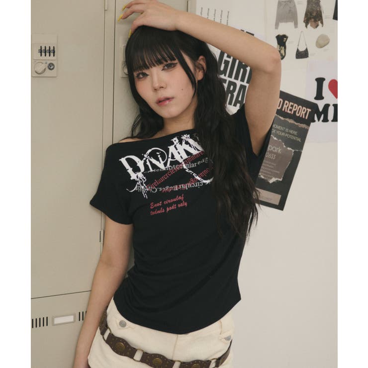 ブラック | ワンショルダーY2KグラフィックT | WEGO【WOMEN】