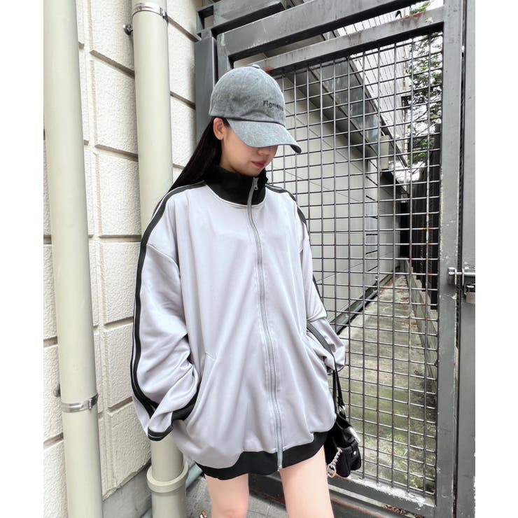 グレー