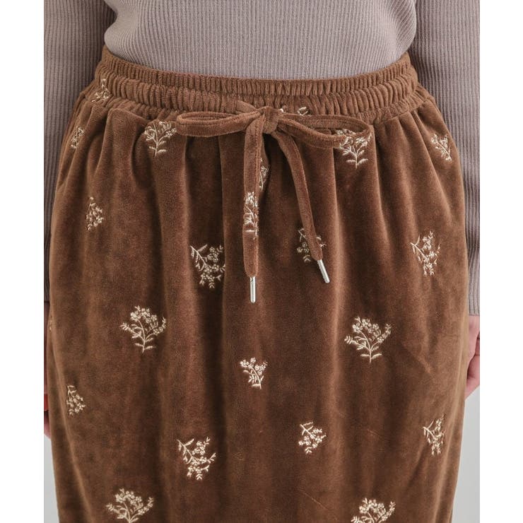 大人な小花柄が魅力の 刺繍ベロア調ナロースカート | Cutie Blonde | 詳細画像12 