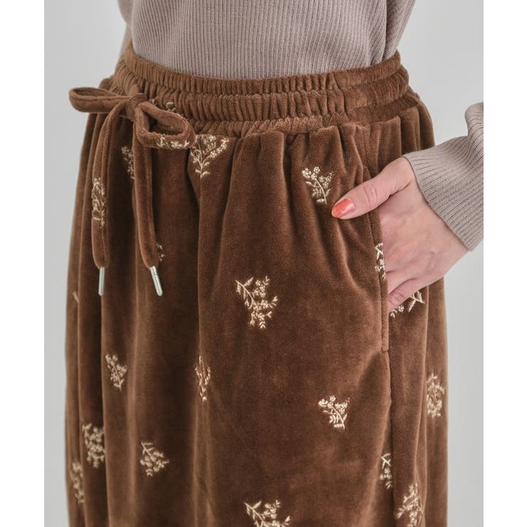 大人な小花柄が魅力の 刺繍ベロア調ナロースカート | Cutie Blonde | 詳細画像13 
