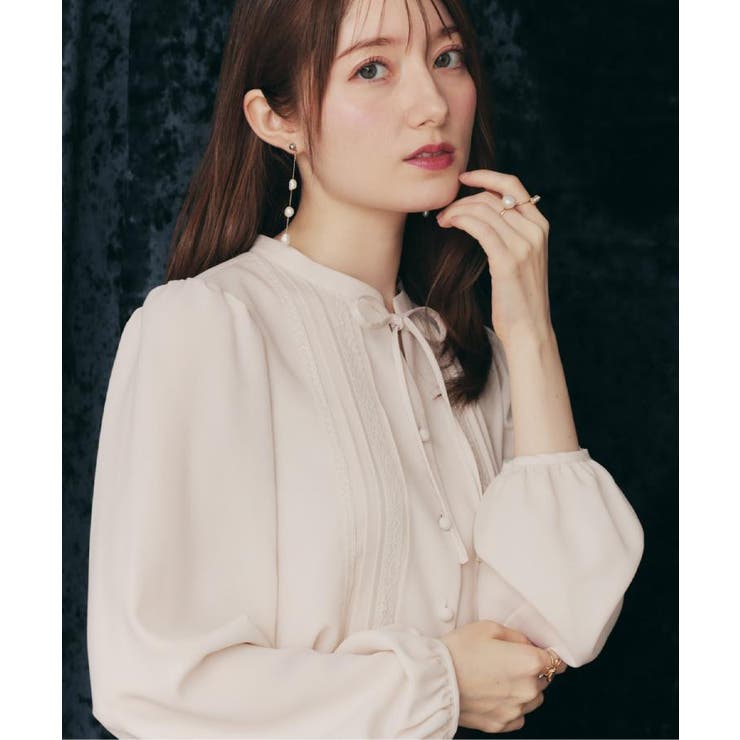 アイボリー(004) | 【大人可愛い・通勤】ピンタックレースブラウス | Couture brooch