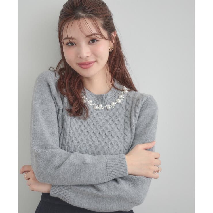 【きれいめ】パール調デザイン アラン柄ニット | Couture brooch | 詳細画像17 