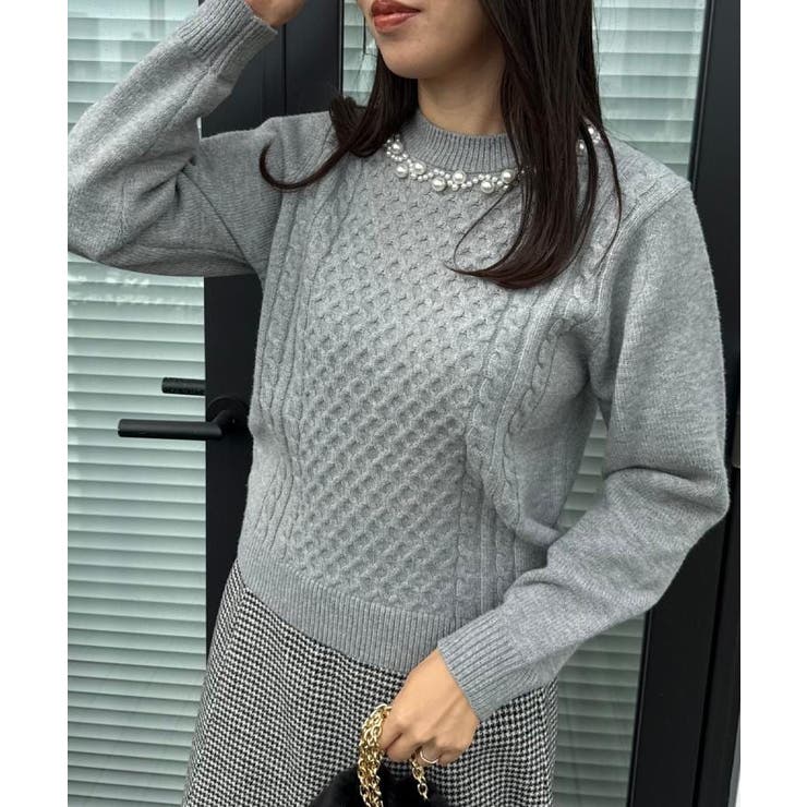 【きれいめ】パール調デザイン アラン柄ニット | Couture brooch | 詳細画像24 