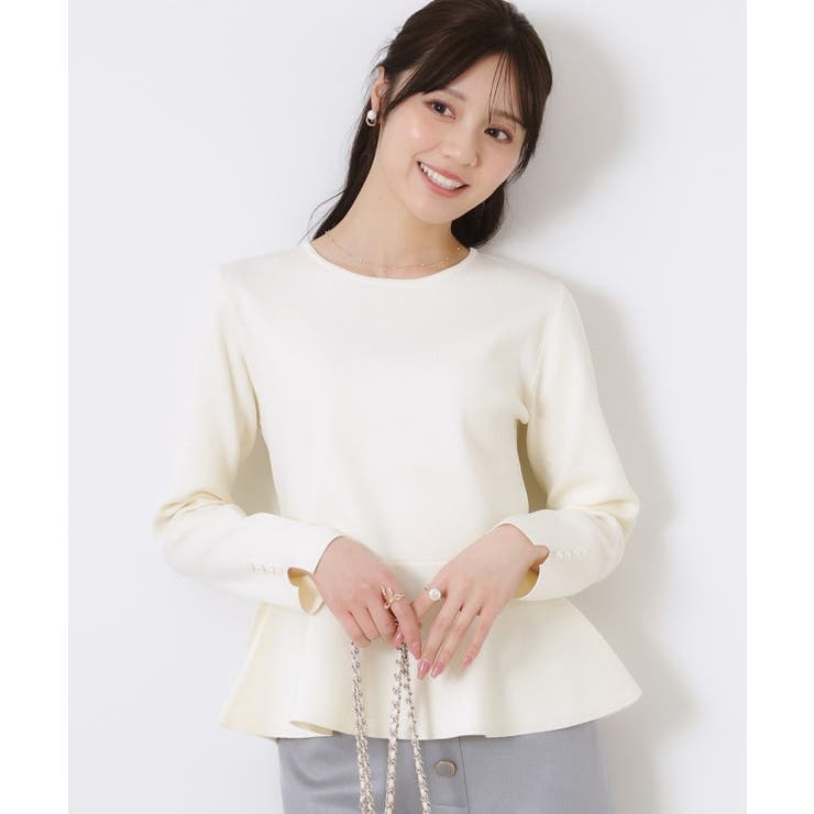 オフホワイト(003) | 【大人可愛い・通勤】バックパール調ペプラムニット | Couture brooch