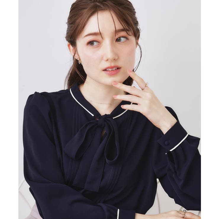 ネイビー(594) | 配色タックタイブラウス | Couture brooch