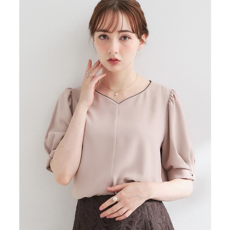 ピンクベージュ(553) | 【洗える】袖リボンデザイン ハートネック ブラウス | Couture brooch