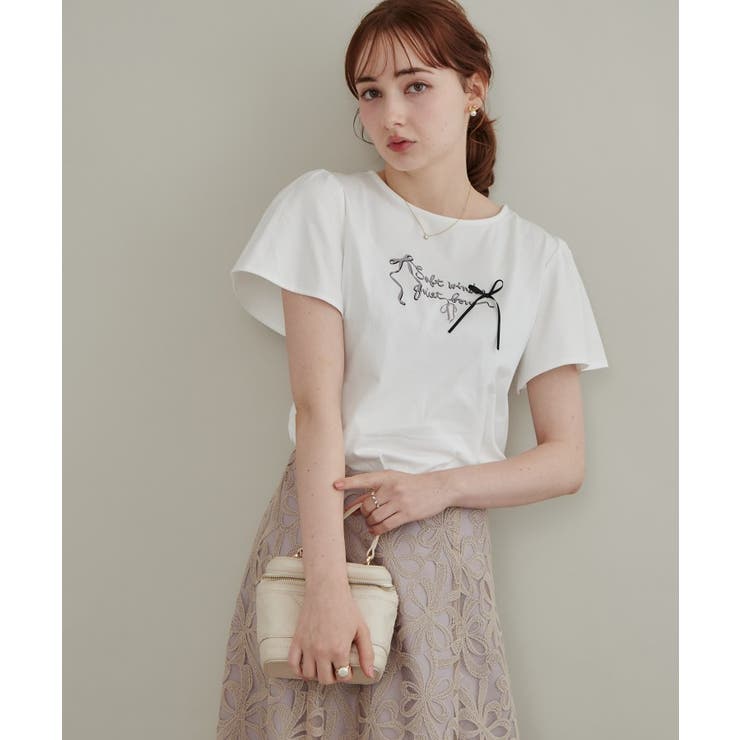 オフホワイト(103) | リボンロゴTシャツ | Couture brooch