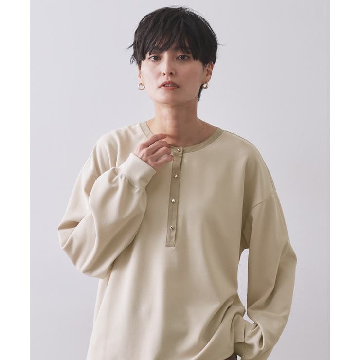 グレージュ(050) | サテン使いヘンリーネックトップス【洗濯機OK】 | OPAQUE.CLIP