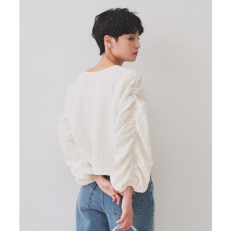 ふくれジャカードシャーリングデザインブラウス【洗濯機洗い可】 | OPAQUE.CLIP | 詳細画像2 