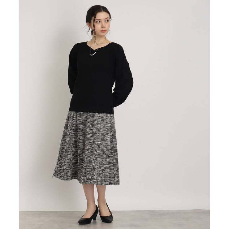 心惹かれるハートネックデザイン【洗える】フロント編地切替ニット  