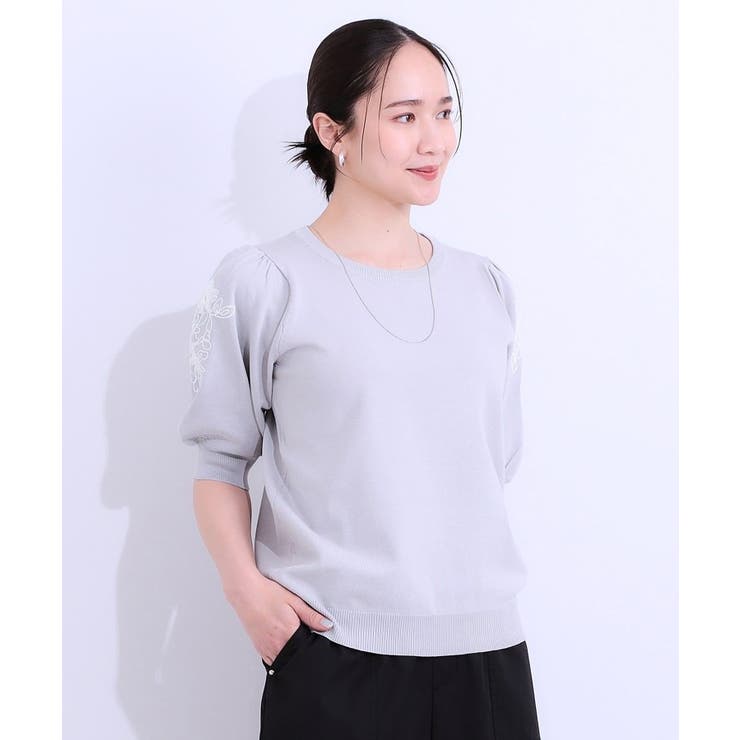 【S-LL】お袖刺繍がアクセント ラウンドネックニット | SHOO・LA・RUE | 詳細画像1 