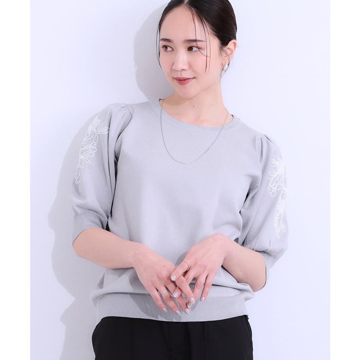 ライトグレー(011) | 【S-LL】お袖刺繍がアクセント ラウンドネックニット | SHOO・LA・RUE