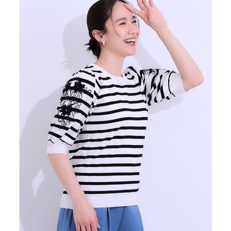 オフホワイト(303) | 【S-LL】お袖刺繍がアクセント ラウンドネックニット | SHOO・LA・RUE